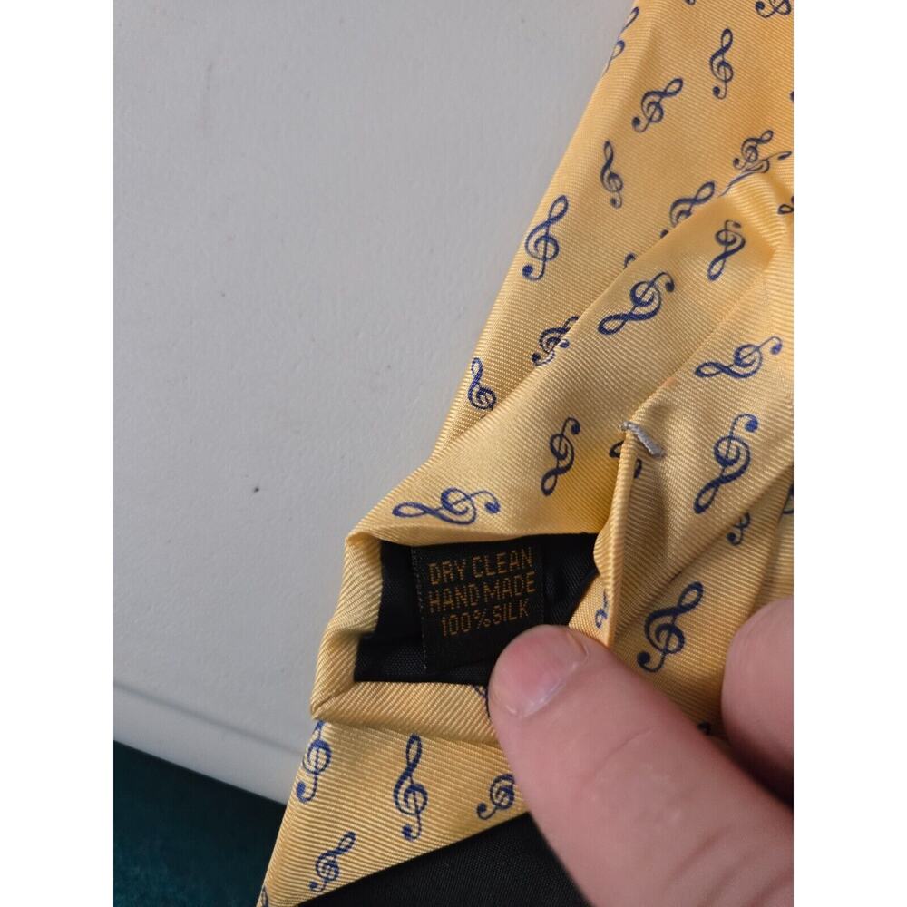 Alynn Yellow Tie Blue Musical Notes Handmade 100%‎ Silk - Picture 3 of 4